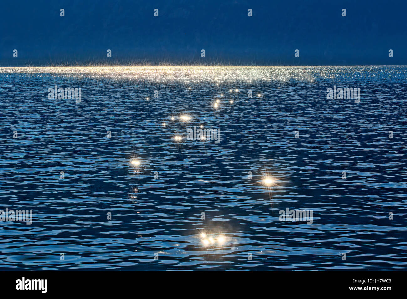 Reflexion über den Gardasee Stockfoto
