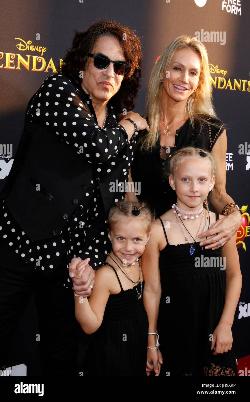 Los Angeles, CA, USA. 11. Juli 2017. Paul Stanley, Familie im Ankunftsbereich für Nachkommen 2 Premiere, ArcLight Hollywood Cinerama Dome, Los Angeles, CA 11. Juli 2017. Bildnachweis: Priscilla Grant/Everett Collection/Alamy Live-Nachrichten Stockfoto