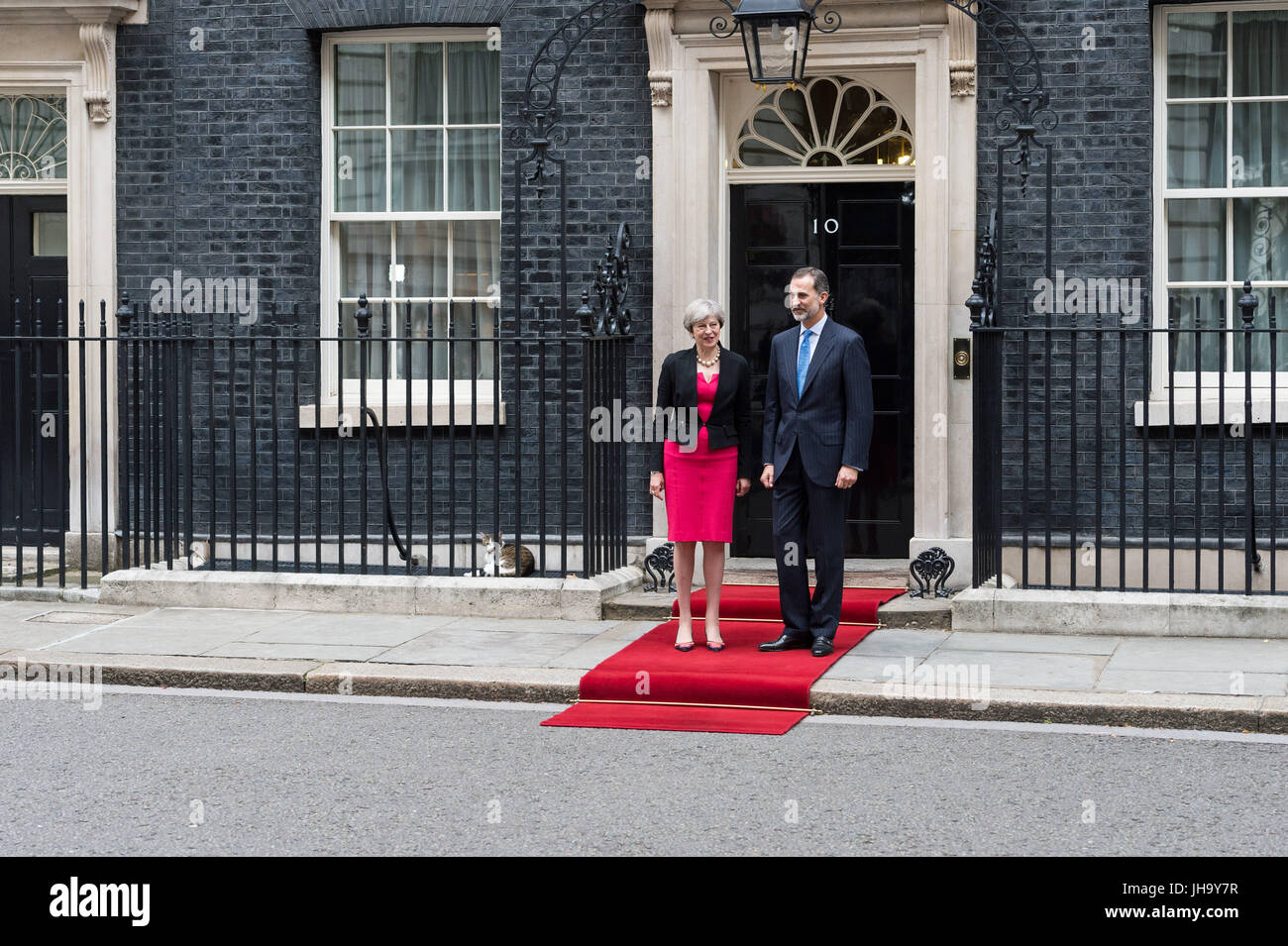 London, UK. 13. Juli 2017. Der spanische König Felipe VI, trifft britische Premierminister Theresa May in 10 Downing Street als der König und die Königin von Spanien Pay einen Staatsbesuch in Großbritannien. Bildnachweis: Wiktor Szymanowicz/Alamy Live-Nachrichten Stockfoto