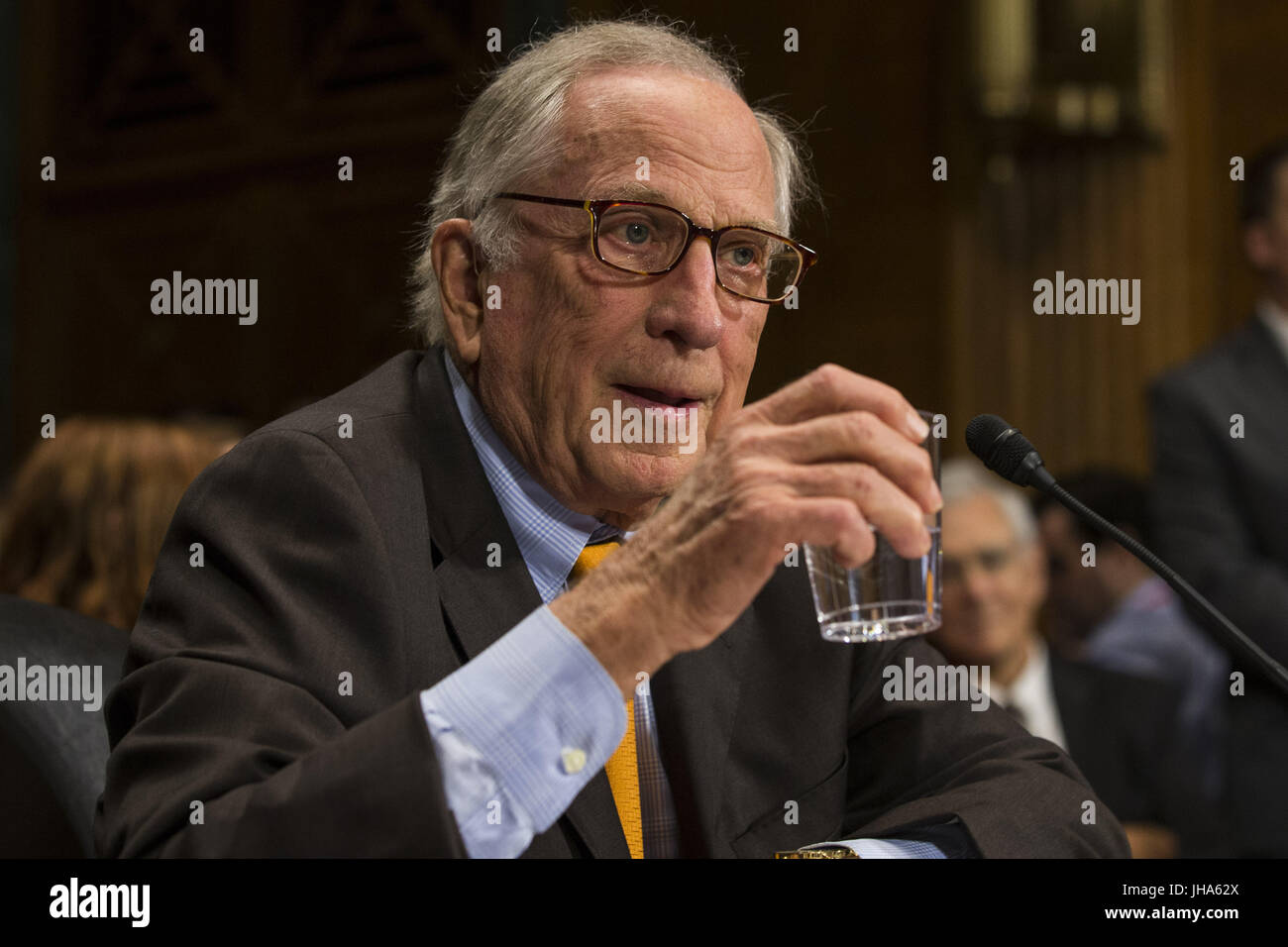 Washington, District Of Columbia, USA. 12. Juli 2017. Ehemaliger Senator SAM NUNN (R -GA) liefert eine statement.in Unterstützung von Christopher Wray vor Wray Anhörung vor dem Justizausschuss des Senats zu FBI-Direktor auf dem Capitol Hill. Bildnachweis: Alex Edelman/ZUMA Draht/Alamy Live-Nachrichten Stockfoto