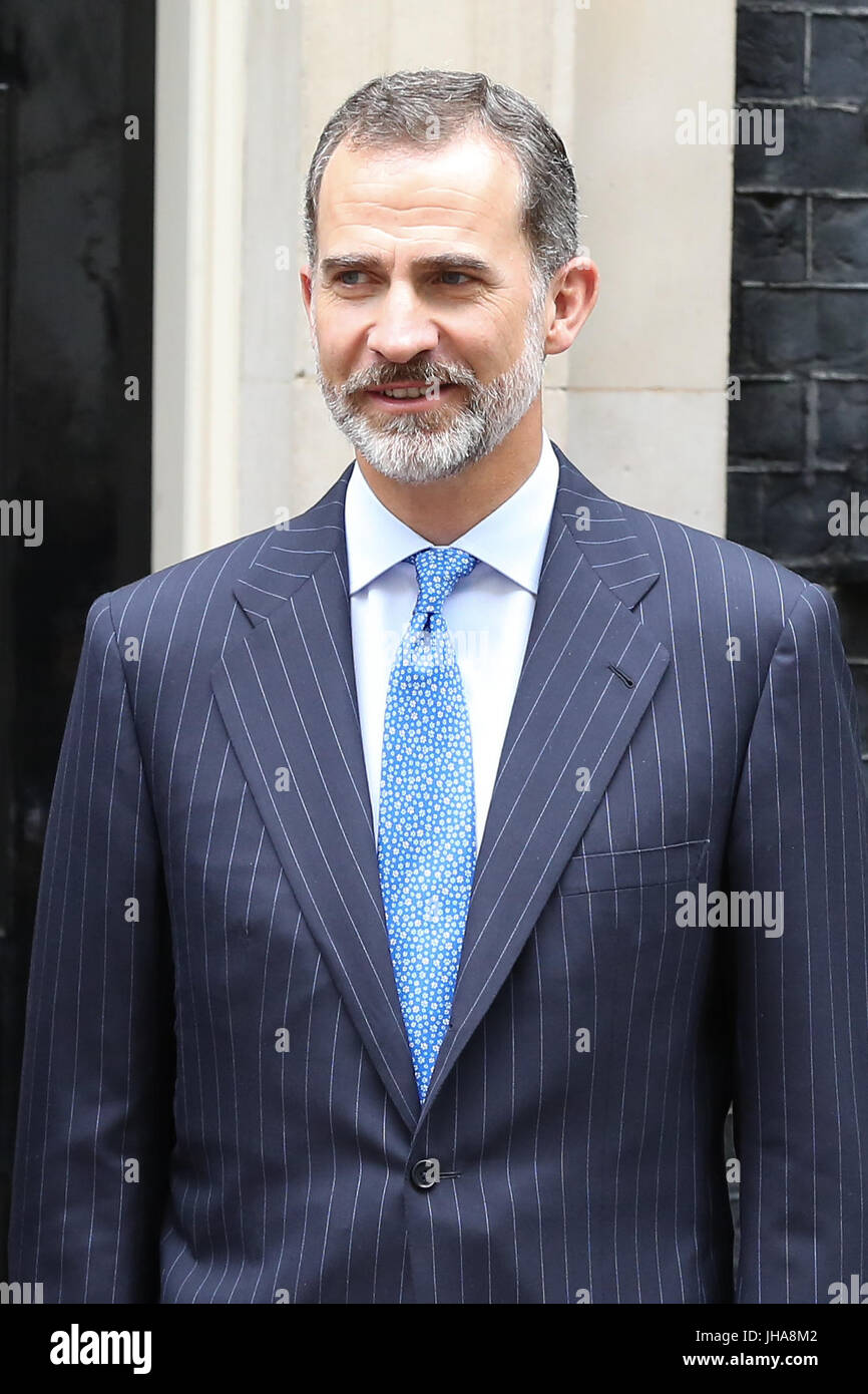 Downing Street. London, UK. 13. Juli 2017. Theresa May, britischer Premierminister, grüßt seine Majestät König Felipe VI von Spanien in der Downing Street am zweiten Tag der spanischen Könige dreitägigen Staatsbesuch in der UK-Credit: Dinendra Haria/Alamy Live News Stockfoto