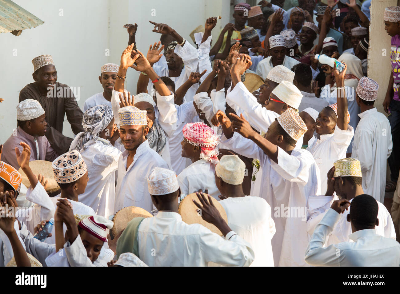 Prozession Zefe Durch Die Stra en Der Altstadt Von Lamu Maulidi Prozession Zefe Durch Die Stra en Der Altstadt Von Lamu Maulidi
