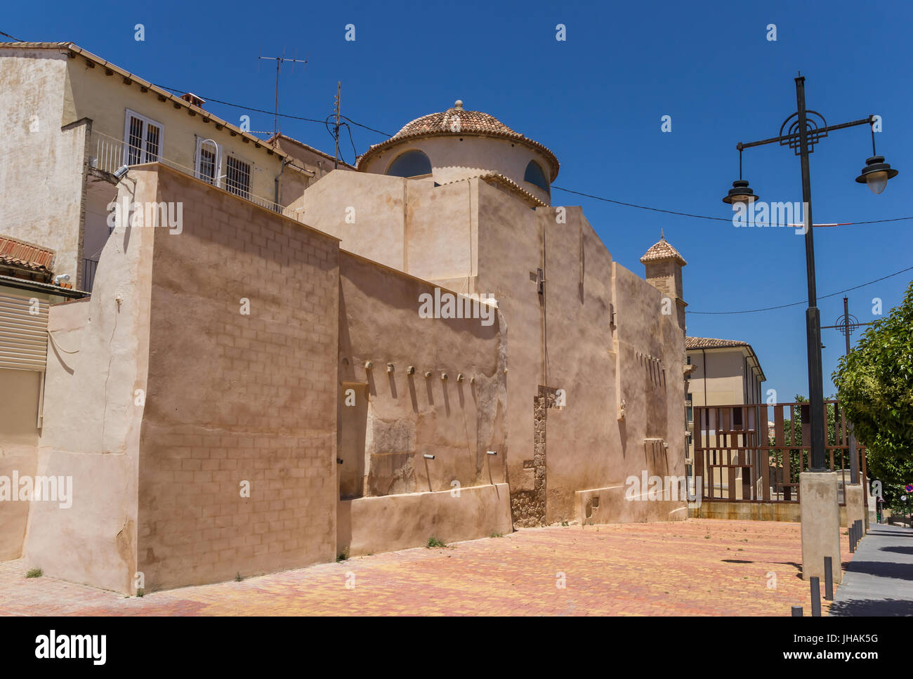 Terrakotta-Kirche in der Altstadt von Alcoy, Spanien Stockfoto