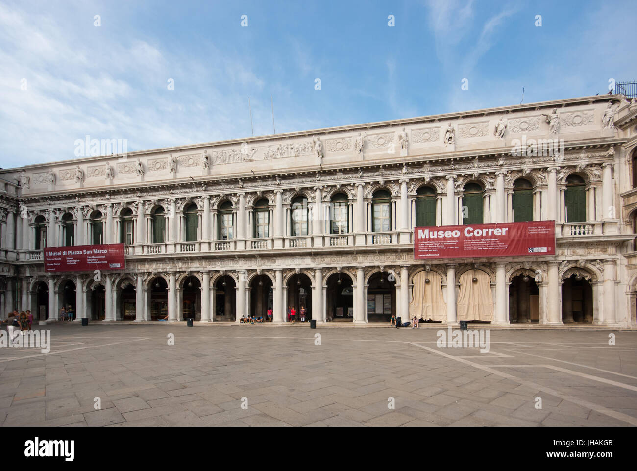 Venedig - Hauptfassade des napoleonischen Flügels des Correr Museum Palais (früher königlicher Palast) auf der Piazza San Marco / Markusplatz Stockfoto