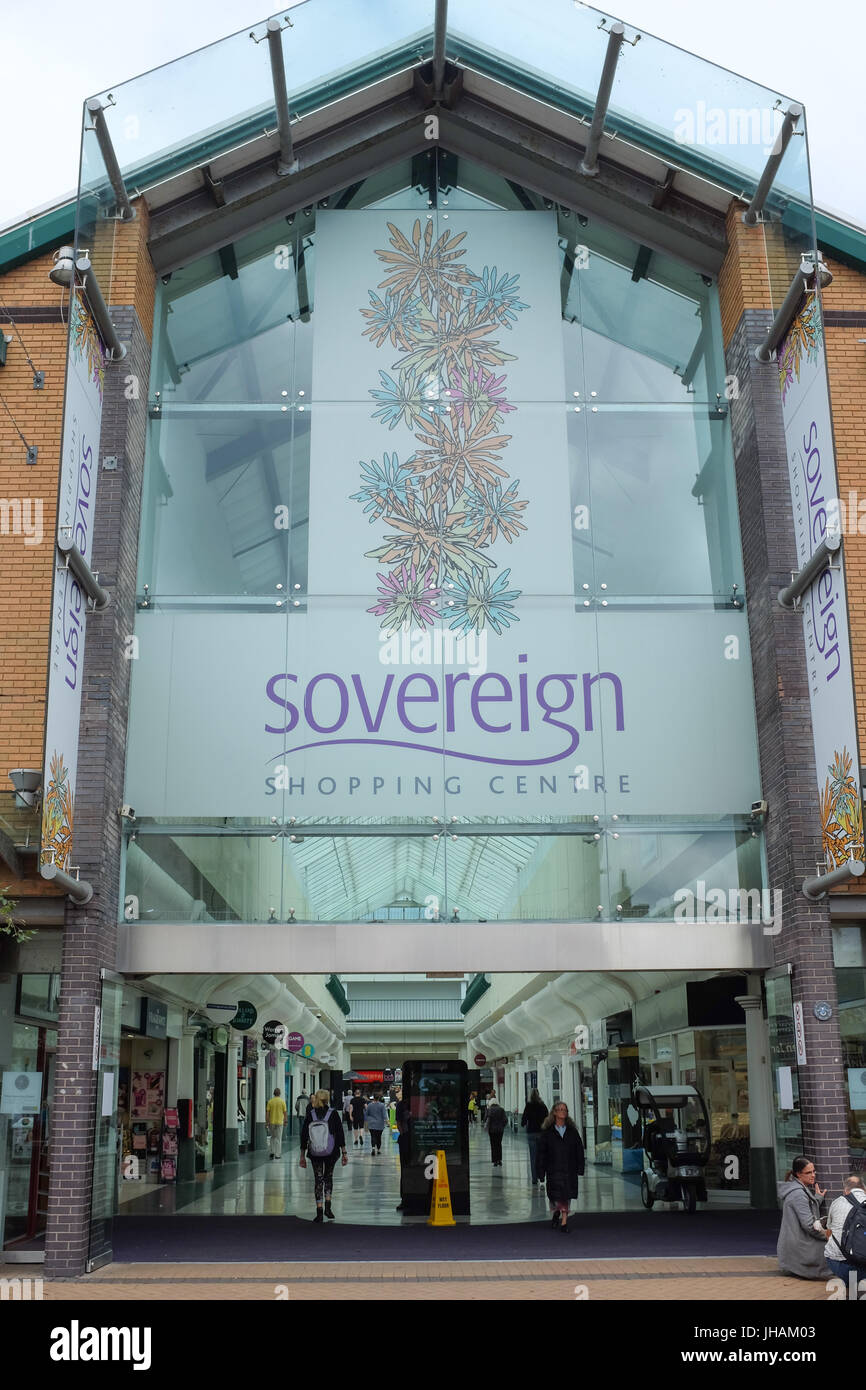 Der Eingang zum soverign Einkaufszentrum in Boscombe, in der Nähe von Bournemouth, Dorset, England. Stockfoto