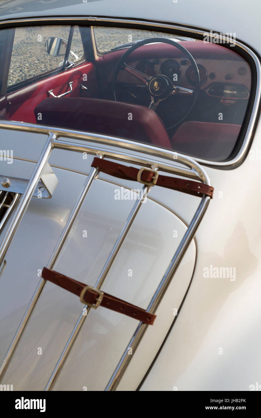 Detail der Porsche 1600 Super. Supersportwagen und Luxus Sportwagen auf Ausstellung in Turin Auto Show. Stockfoto