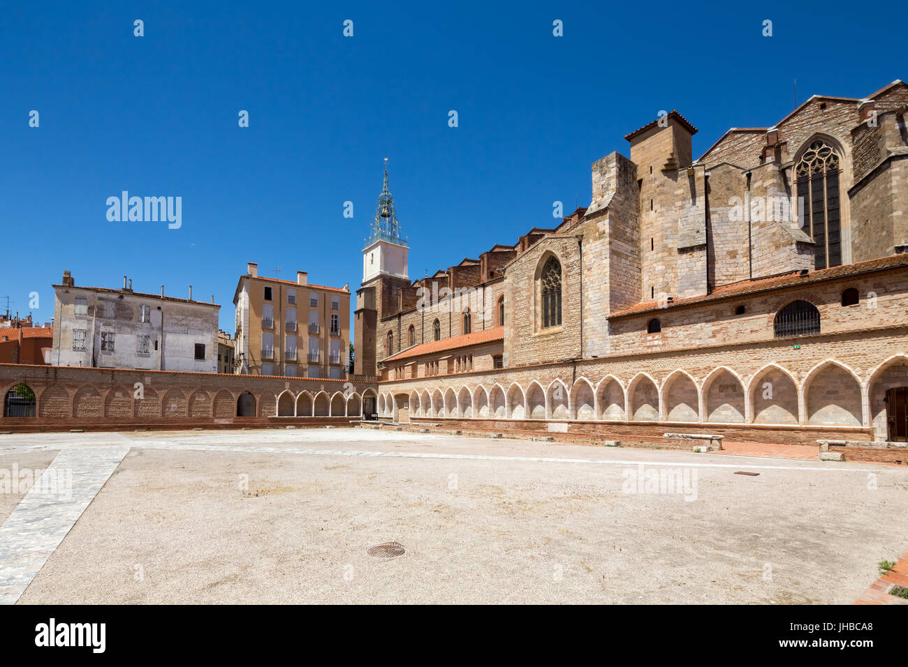 Kathedrale Saint-Jean-Le-Baptiste und Campo Santo in Perpignan, Frankreich Stockfoto Kathedrale Saint-Jean-Le-Baptiste und Campo Santo in Perpignan, Frankreich Stockfoto