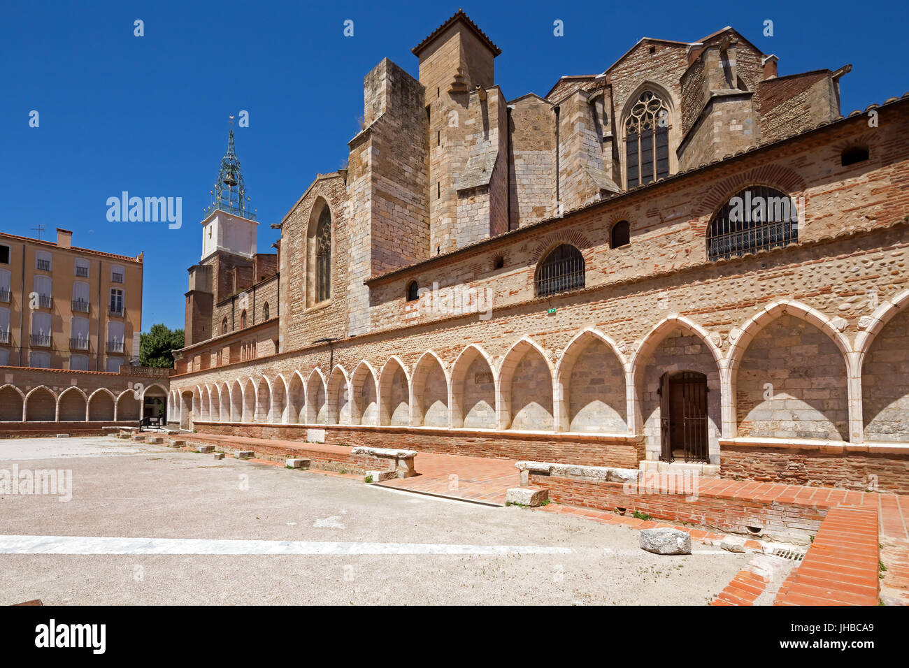 Kathedrale Saint-Jean-Le-Baptiste und Campo Santo in Perpignan, Frankreich Stockfoto Kathedrale Saint-Jean-Le-Baptiste und Campo Santo in Perpignan, Frankreich Stockfoto