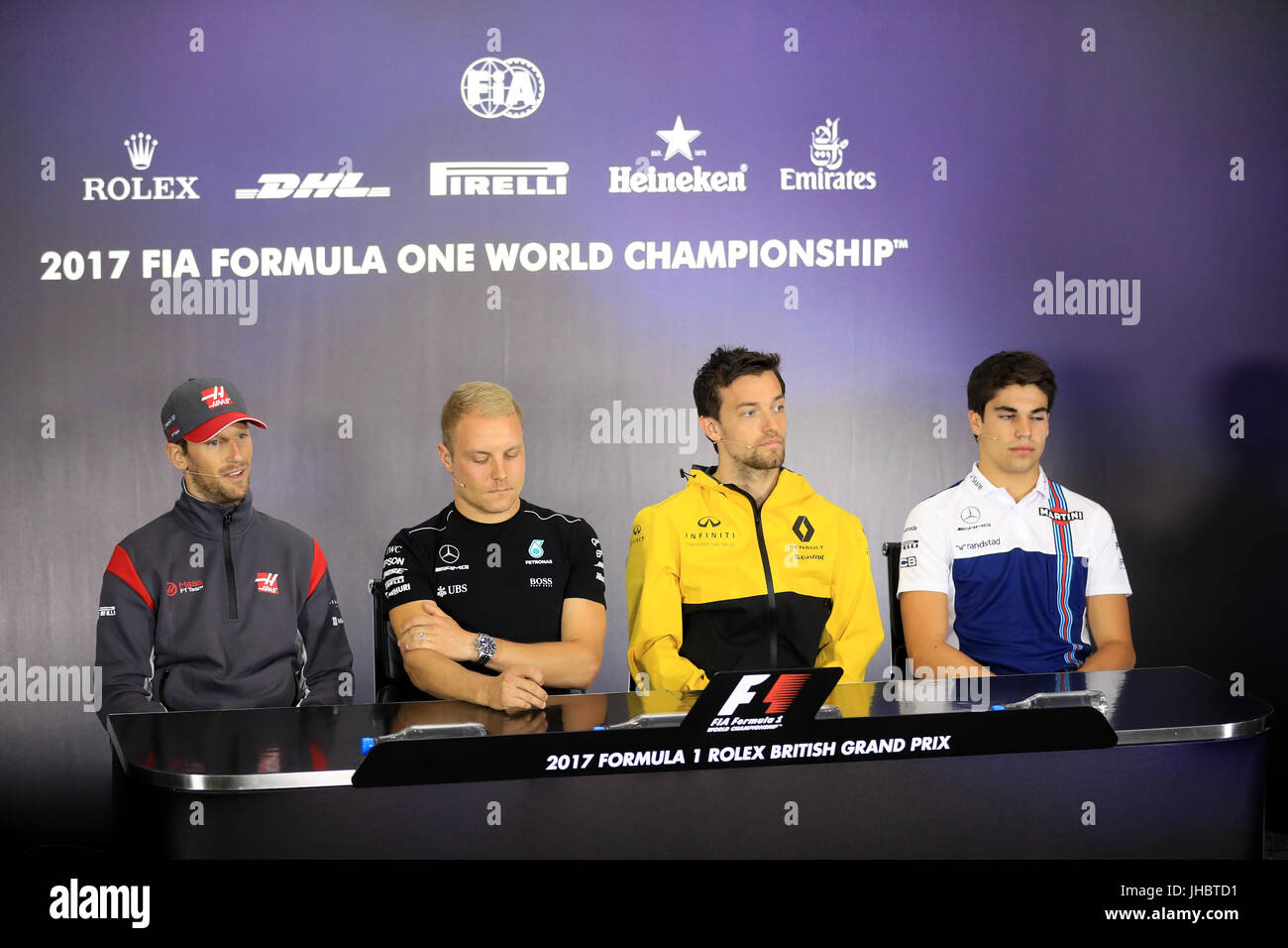 Links nach rechts, Haas' Romain Grosjean, Mercedes' Valtteri Bottas, Renaults Jolyon Palmer und Williams' Lance Stroll tagsüber Paddock des 2017 British Grand Prix in Silverstone, Towcester. Stockfoto