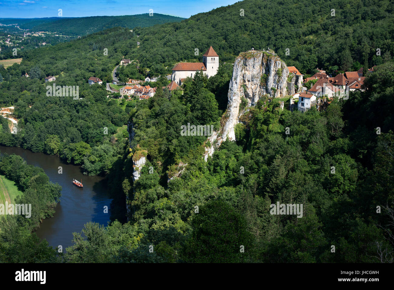 Fluviale Tourismus auf den Fluss Lot in Saint-Cirq Lapopie, dem Lot, Frankreich. Stockfoto