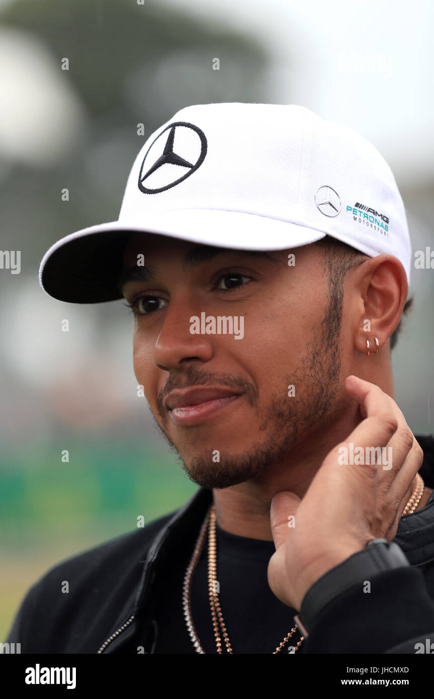 Mercedes Lewis Hamilton Paddock tagsüber von 2017 britischen Grand Prix in Silverstone, Towcester. PRESSEVERBAND Foto. Bild Datum: Donnerstag, 13. Juli 2017. Siehe PA Geschichte AUTO Briten. Bildnachweis sollte lauten: Tim Goode/PA Wire. Einschränkungen: Nur zur redaktionellen Verwendung. Kommerzielle Nutzung mit vorheriger Zustimmung von Teams. Stockfoto