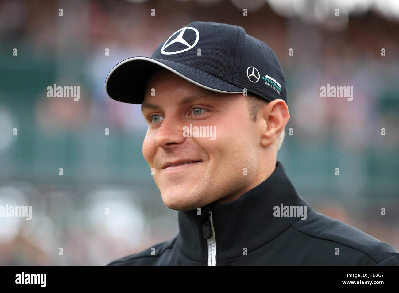 Mercedes' Valtteri Bottas Paddock tagsüber von 2017 britischen Grand Prix in Silverstone, Towcester. PRESSEVERBAND Foto. Bild Datum: Donnerstag, 13. Juli 2017. Siehe PA Geschichte AUTO Briten. Bildnachweis sollte lauten: Tim Goode/PA Wire. Einschränkungen: Nur zur redaktionellen Verwendung. Kommerzielle Nutzung mit vorheriger Zustimmung von Teams. Stockfoto