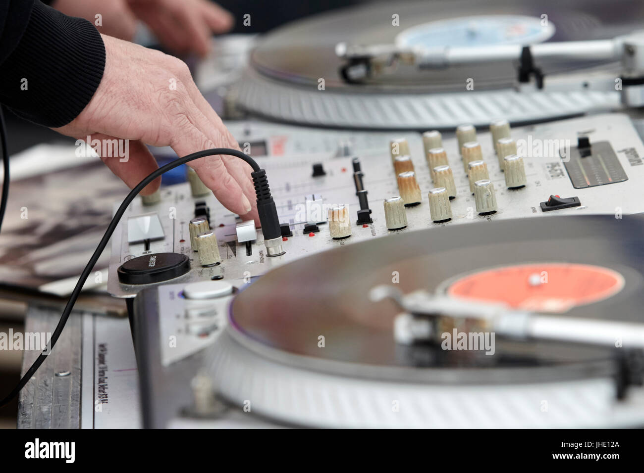 DJ-mixing Lp Vinyl-Schallplatten Stockfoto