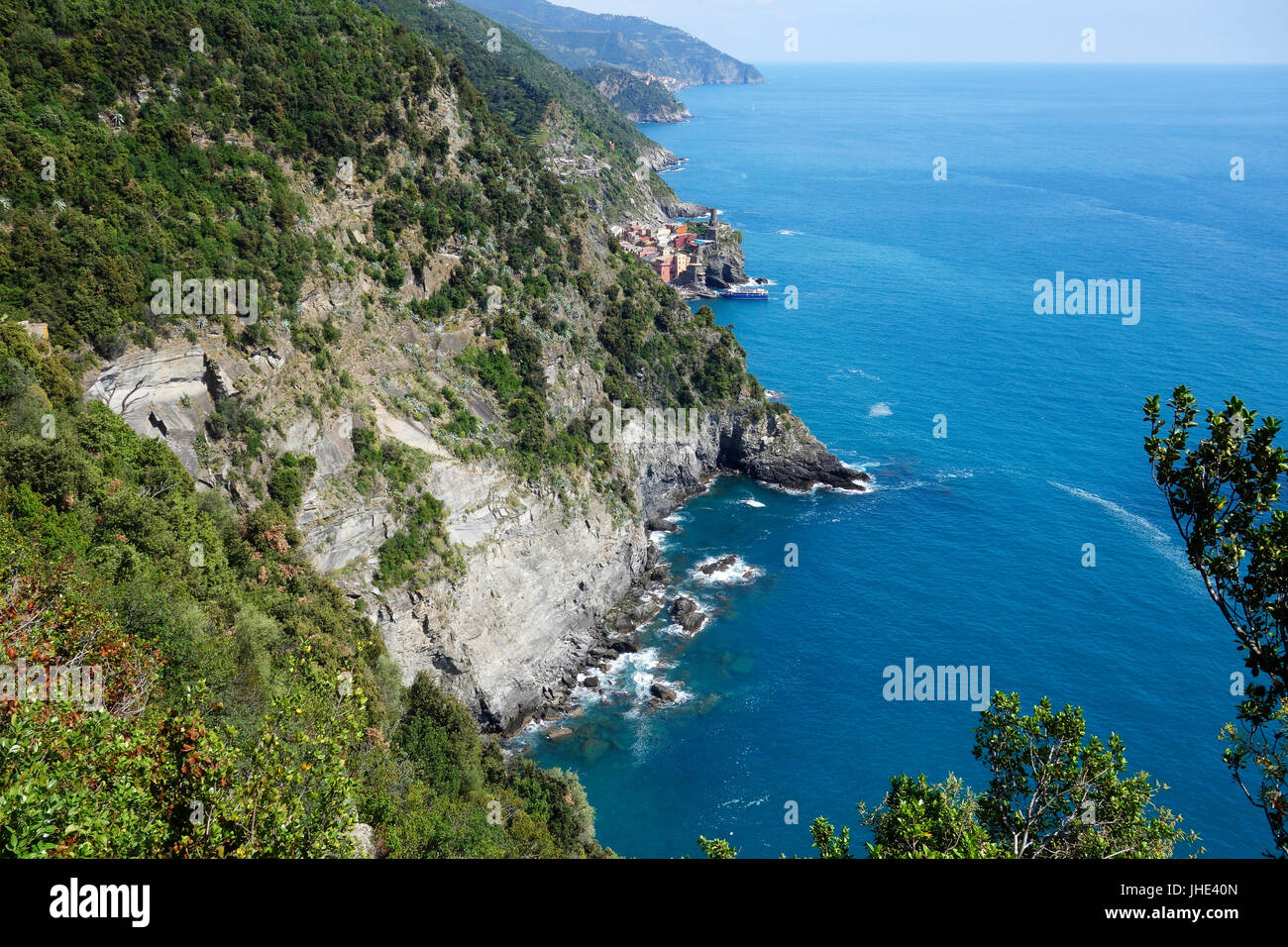 Blick auf Vernazza aus Wandern Wanderweg, Cinque Terre, Italien Stockfoto