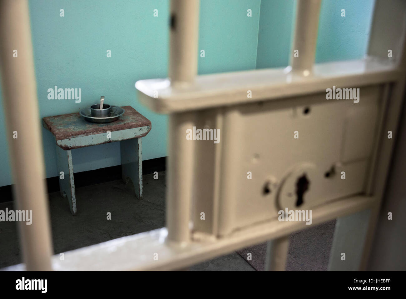 Tür-Zellen auf Robben Island, Cape Town, Gefängnis für politische Gefangene während der Apartheid in Südafrika verwendet Stockfoto