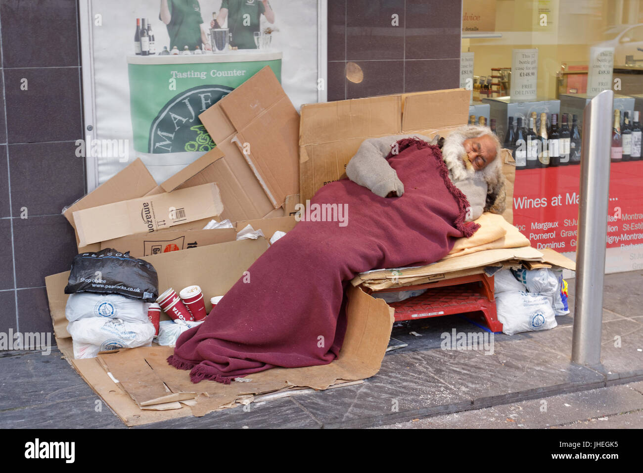 Santa Claus betteln Obdachlose schlafen Om Karton arbeitslos walk Mann betteln auf der Straße Leith edinburgh Stockfoto
