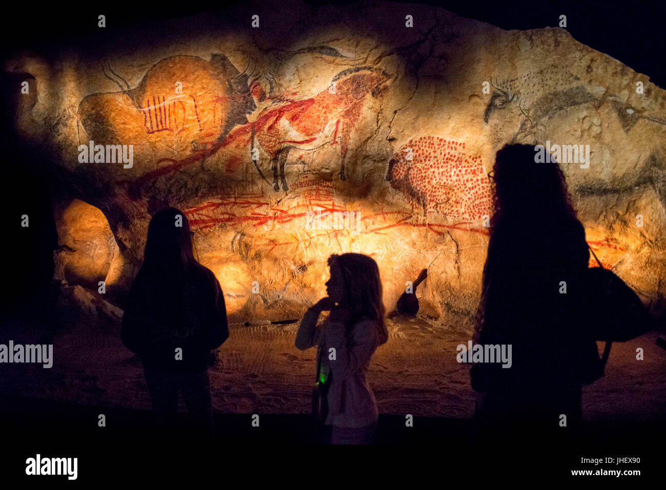 Prähistorischer Park, museumspädagogischen Bereich, Tarascon, Ariege, Frankreich. Nachbildung der Höhle von Niaux. Prähistorische Kunst Stockfoto