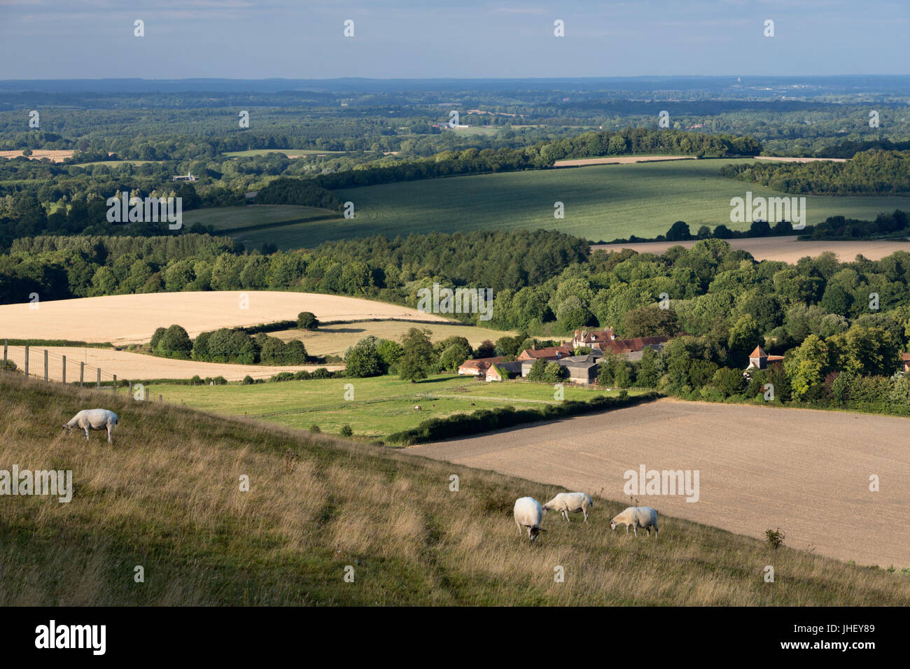 Blick über Dorf der alten Burghclere von oben von Beacon Hill, in der Nähe von Highclere, Hampshire, England, Vereinigtes Königreich, Europa Stockfoto