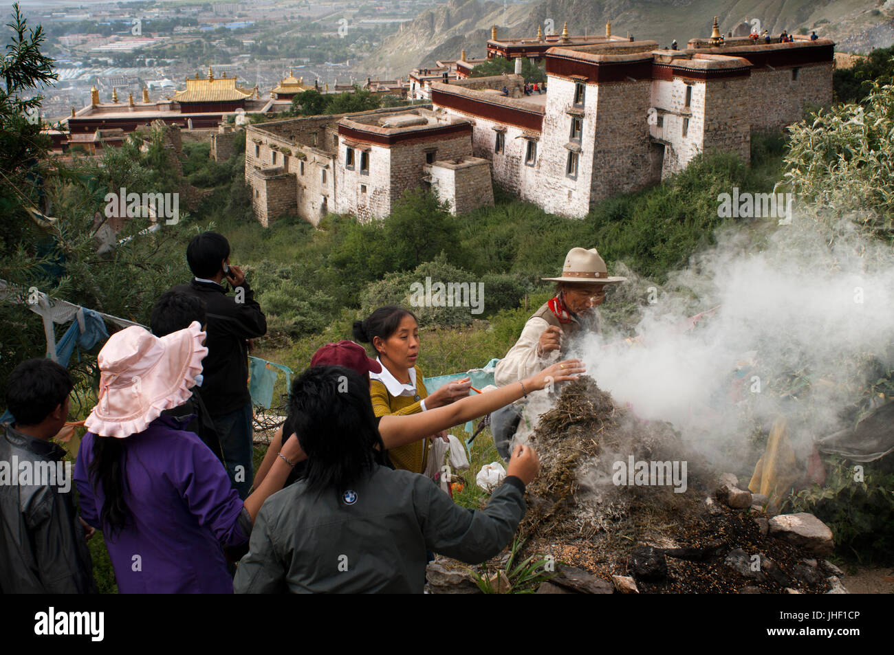 Rund um das Drepung Kloster während der Joghurt-Festival oder auch genannt Shoton Festival, Lhasa, Tibet. Stockfoto