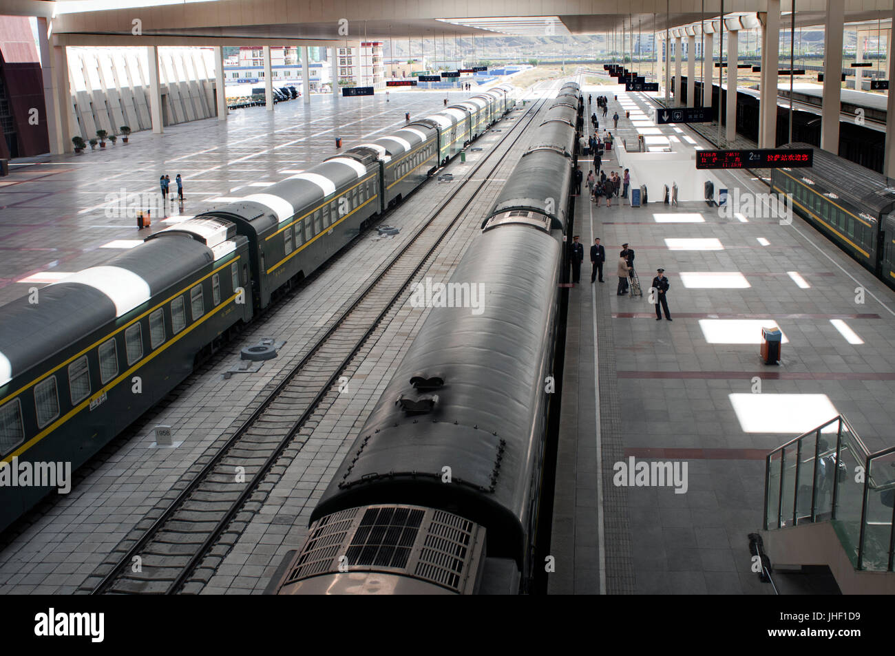 Die Lhasa-Bahnhof, Ausgangspunkt für die weltweit höchste Eisenbahn, die Qingzang-Bahn nach Peking und Shanghai erstreckt. Stockfoto
