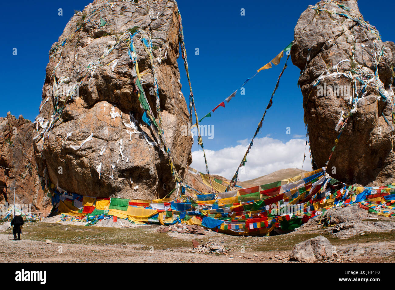 Gebetsfahnen an den paar Stein, Nam Tso See, Nyainqentanglha Berge, Tibet Stockfoto