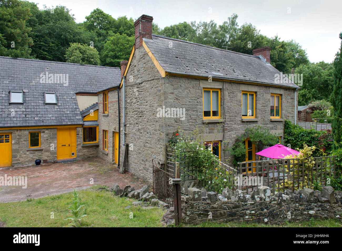 Mary Rose Young ist ein Keramik-Designer und hat eine Werkstatt und Showroom in ihrem Hause Eiche-Haus in Parkend, Gloucestershire, UK Stockfoto