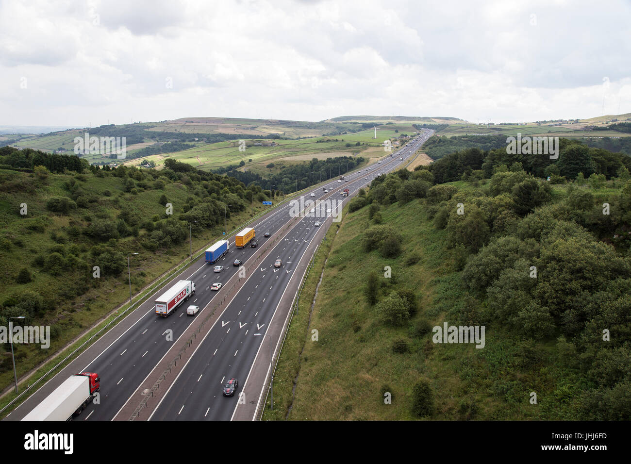 Trans-Pennine M62 Autobahnnetz in Yorkshire nach Osten von der Scammonden Brücke Stockfoto