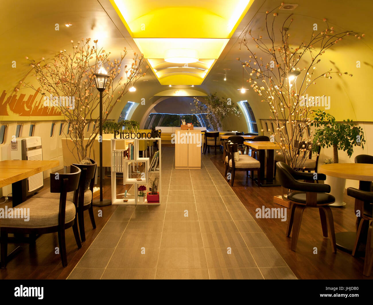 Interieur des Restaurants im Flugzeugrumpf in Daegu, Südkorea Stockfoto