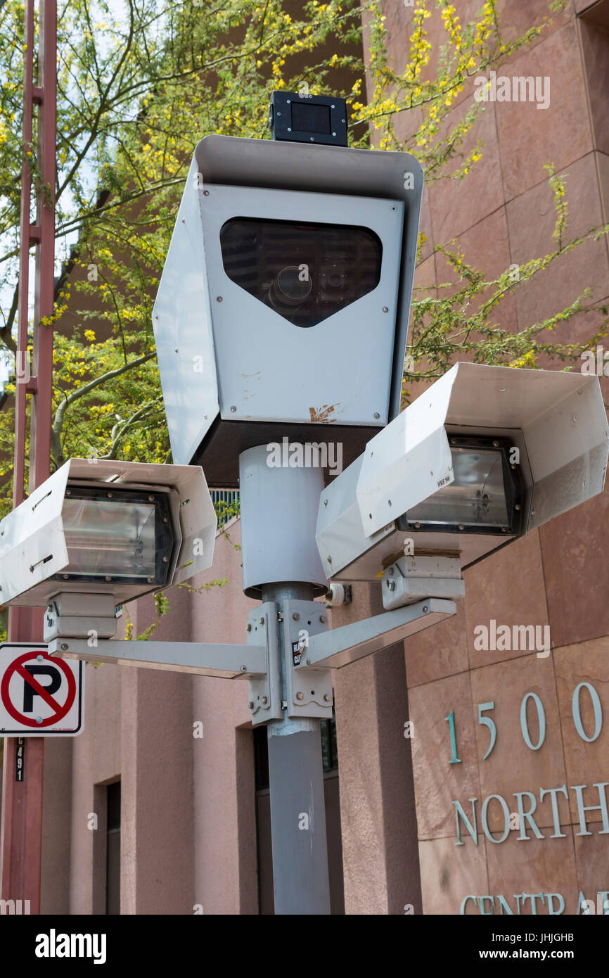 Phoenix, Arizona - Rotlicht-Verkehrskameras sollen Autofahrer überfahren für Ampeln zu fangen. Stockfoto