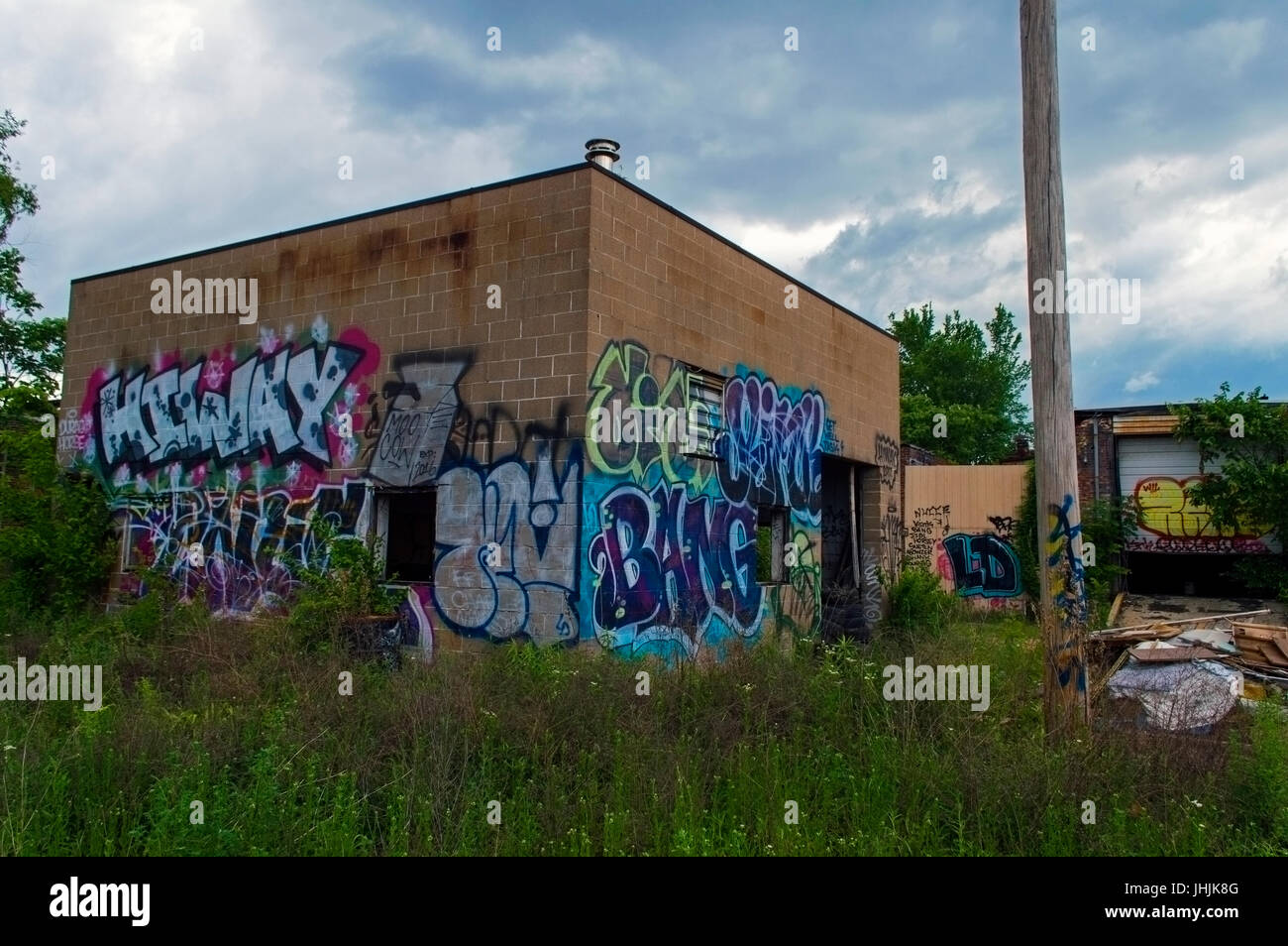 Graffiti an einem verlassenen Gebäude in Saint Louis Stockfoto