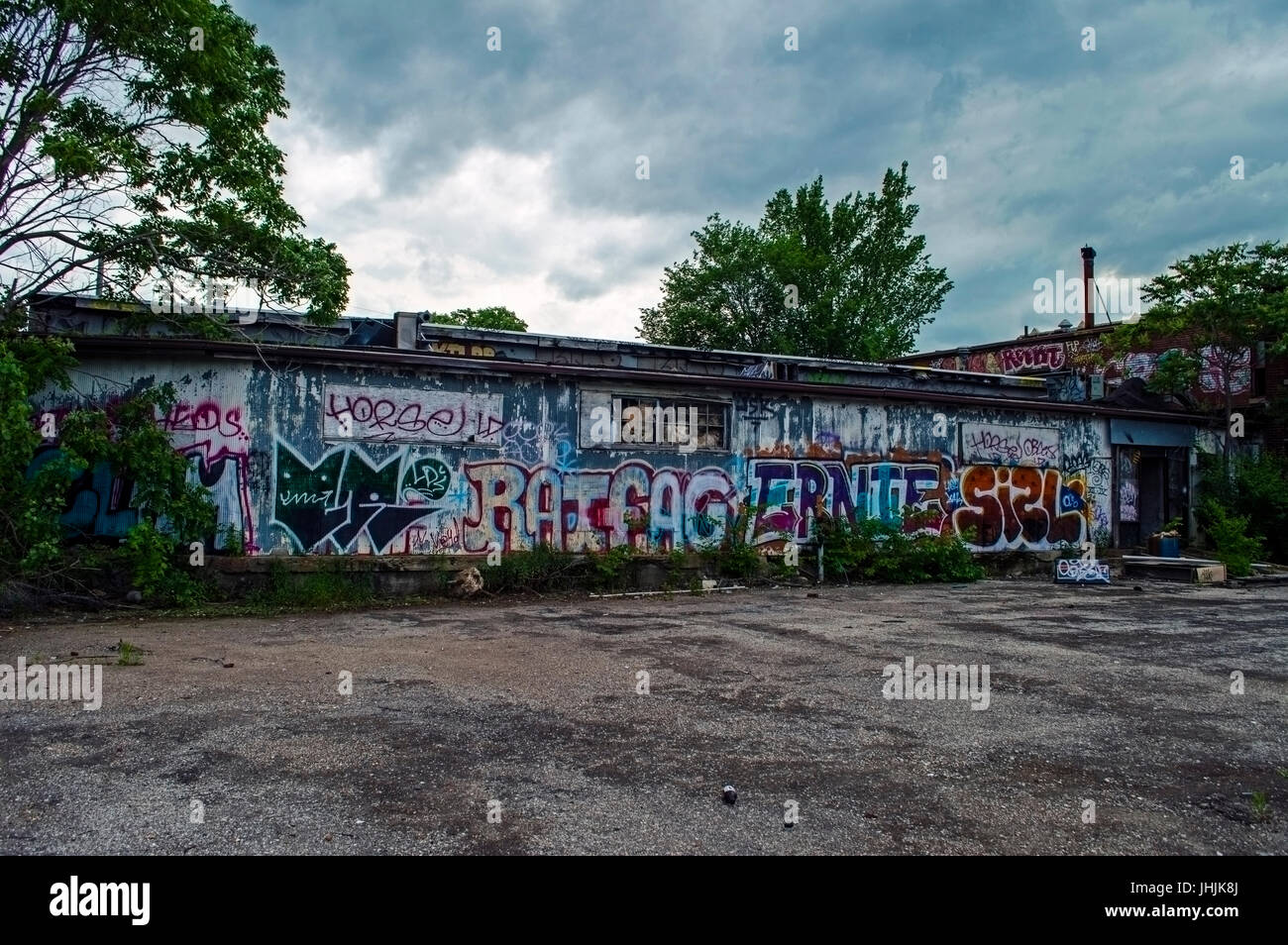 Graffiti an einem verlassenen Gebäude in Saint Louis Stockfoto