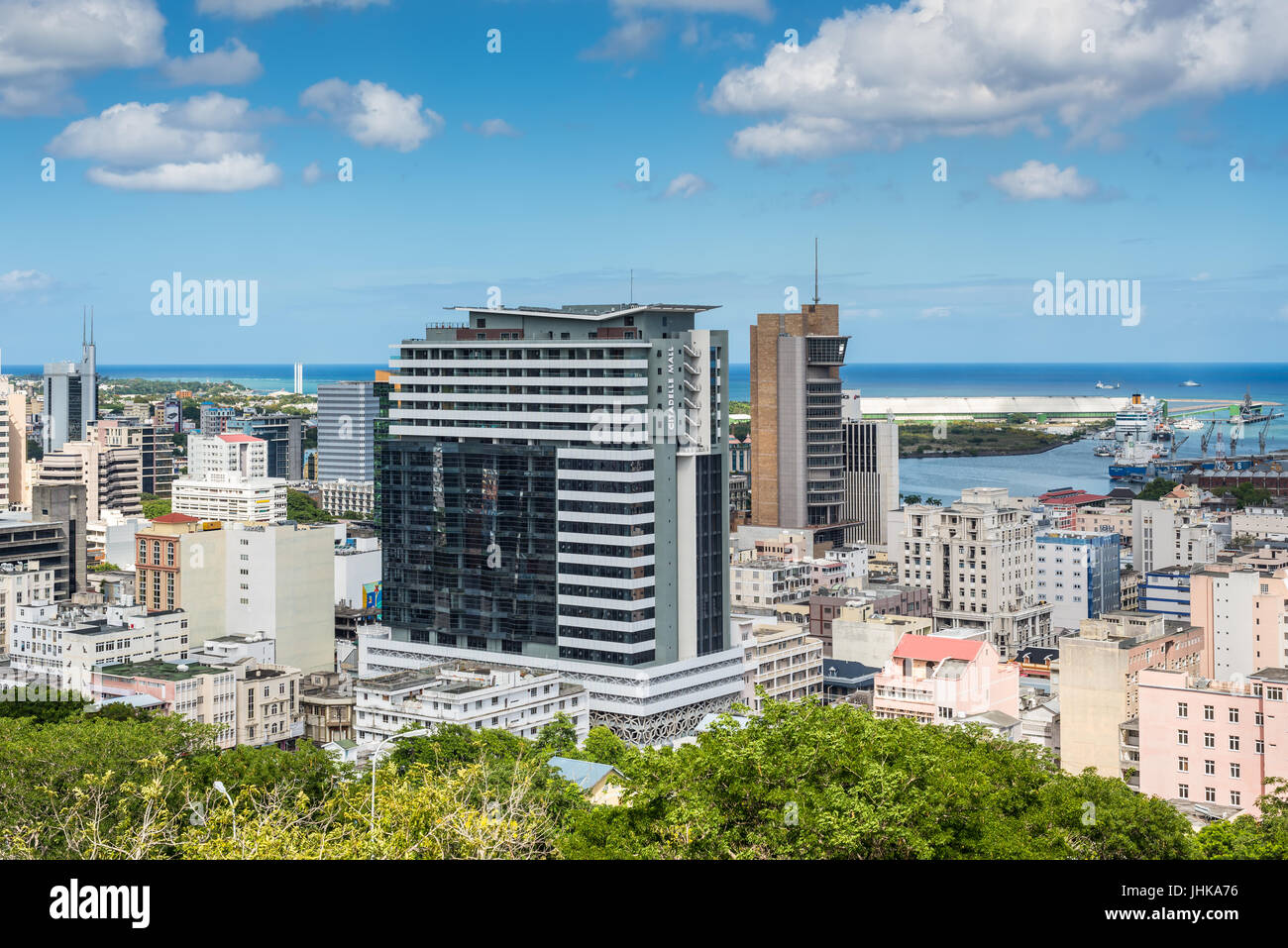 Port Louis, Mauritius - 25. Dezember 2015: Port Louis Skyline - gesehen von der Fort Adelaide entlang des Indischen Ozeans in der Hauptstadt von Mauritius. Stockfoto