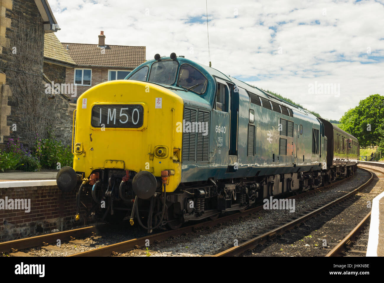 British Rail Class 37 oder English Electric Typ 3 Diesellok zwischen