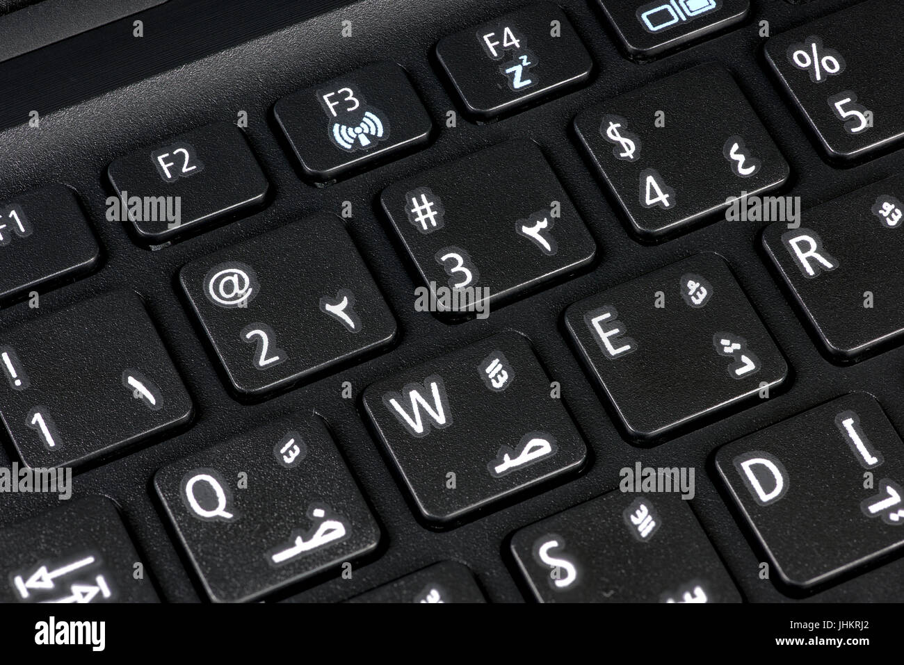 Nahaufnahme einer QWERTY-Tastatur Englisch und Arabisch mit Buchstaben,  Zahlen und Symbole Stockfotografie - Alamy