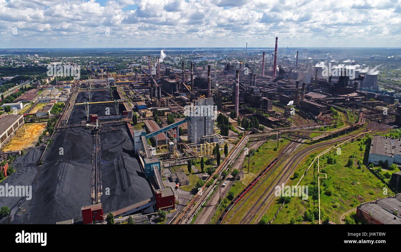 Lipetsk, Russland - Juli 11. 2017: Hüttenwerk NLMK-Gruppe. Gesamtansicht von der Höhe Stockfoto