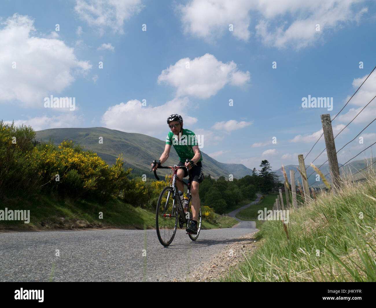 Radfahren in Glen Clova, Schottisches Hochland Stockfoto