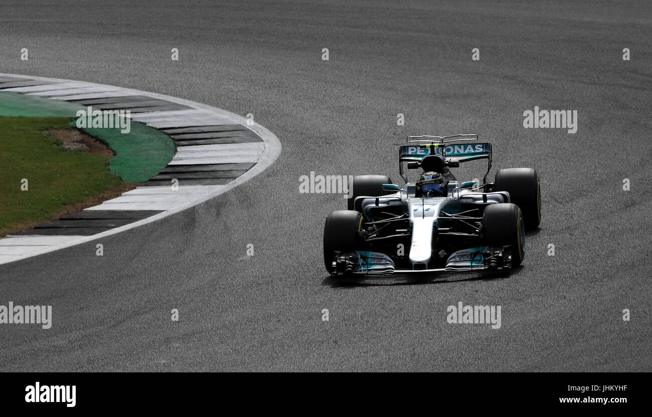 Mercedes' Valtteri Bottas während des zweiten Trainings des 2017 British Grand Prix in Silverstone, Towcester. PRESSEVERBAND Foto. Bild Datum: Freitag, 14. Juli 2017. Siehe PA Geschichte AUTO Briten. Bildnachweis sollte lauten: Tim Goode/PA Wire. Einschränkungen: Nur zur redaktionellen Verwendung. Kommerzielle Nutzung mit vorheriger Zustimmung von Teams. Stockfoto