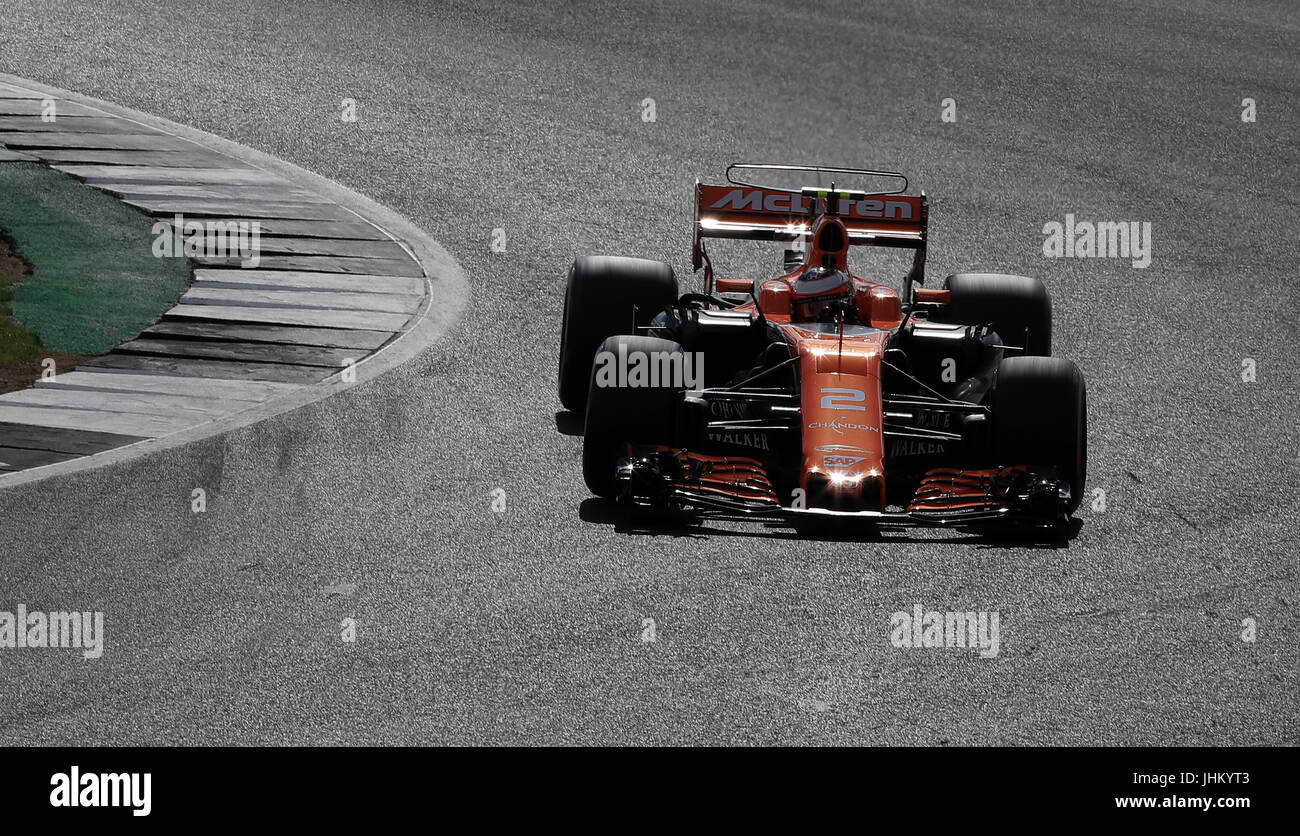 McLaren Fahrer Stoffel Vandoorne während des zweiten Trainings des 2017 British Grand Prix in Silverstone, Towcester. PRESSEVERBAND Foto. Bild Datum: Freitag, 14. Juli 2017. Siehe PA Geschichte AUTO Briten. Bildnachweis sollte lauten: Tim Goode/PA Wire. Einschränkungen: Nur zur redaktionellen Verwendung. Kommerzielle Nutzung mit vorheriger Zustimmung von Teams. Stockfoto