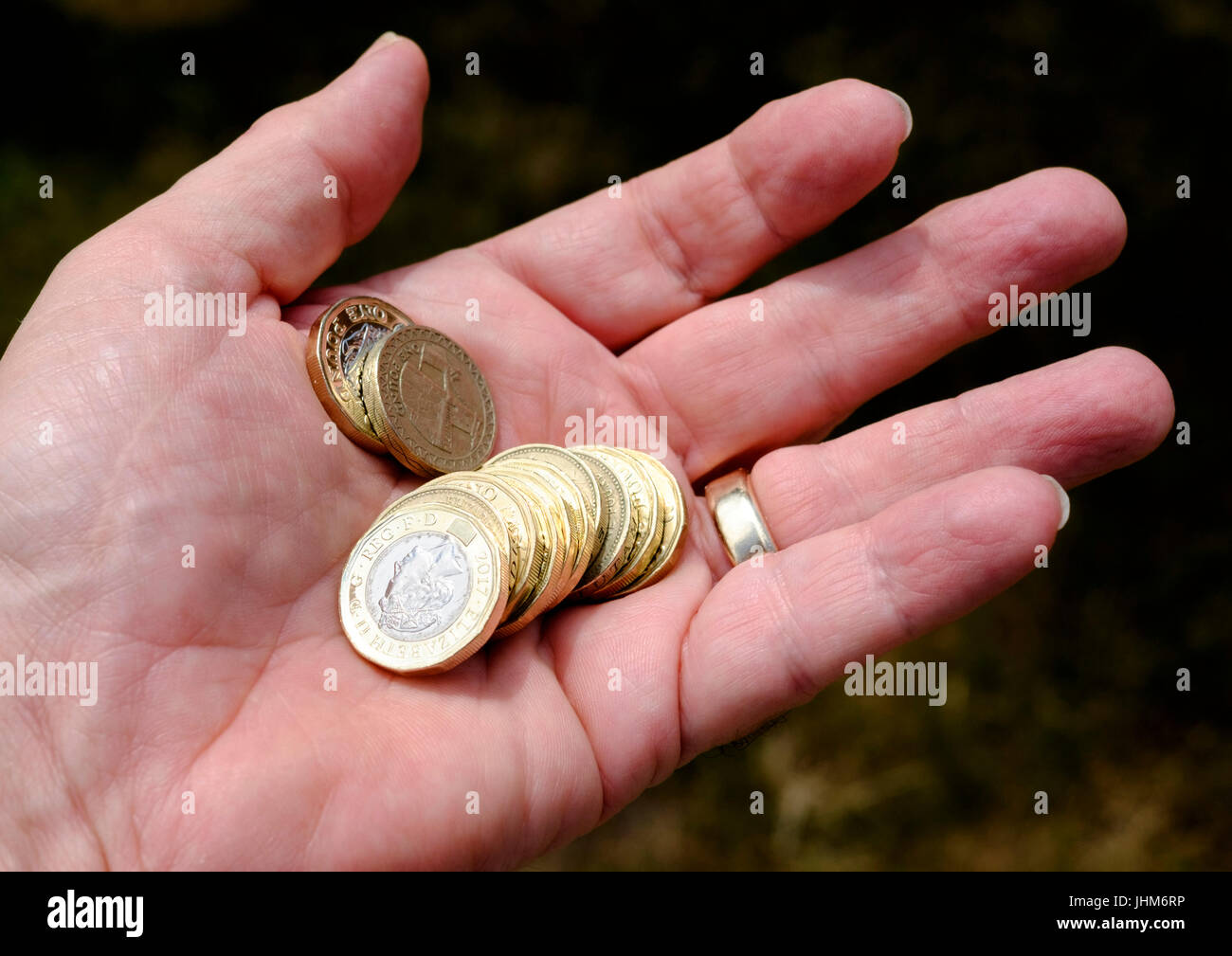 Finanzielle Konzept Bild - Bargeld in der hand Stockfoto