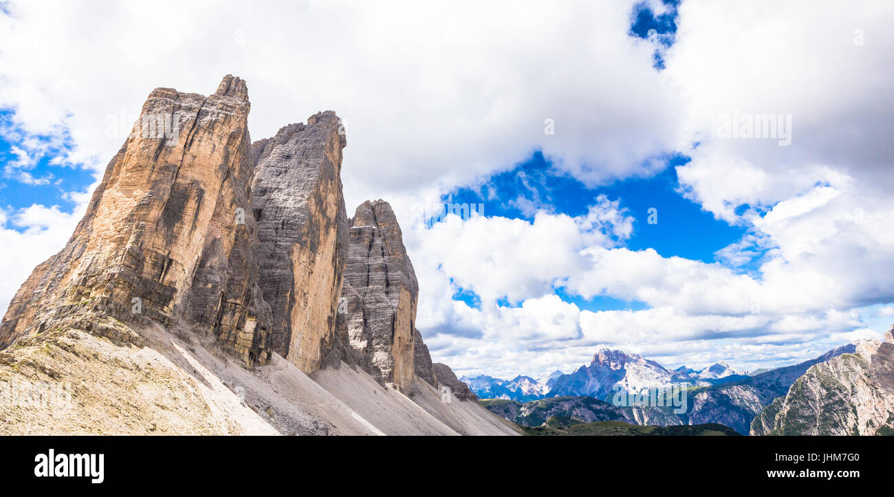 Die drei Zinnen, von links nach rechts: Cima Piccola (2857 m), Cime Grande (2999 m), Cima Ovest (2973m). Stockfoto