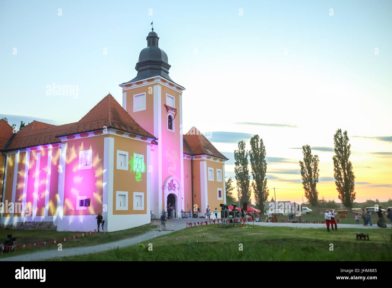 LUKAVEC, Kroatien 27. Mai 2017 Menschen Schloss Lukavec bei