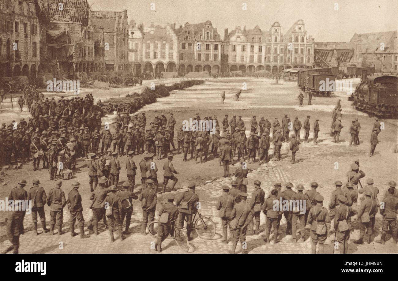 Soldaten, die entspannend auf einer britischen Militärkapelle, Arras, Frankreich Stockfoto