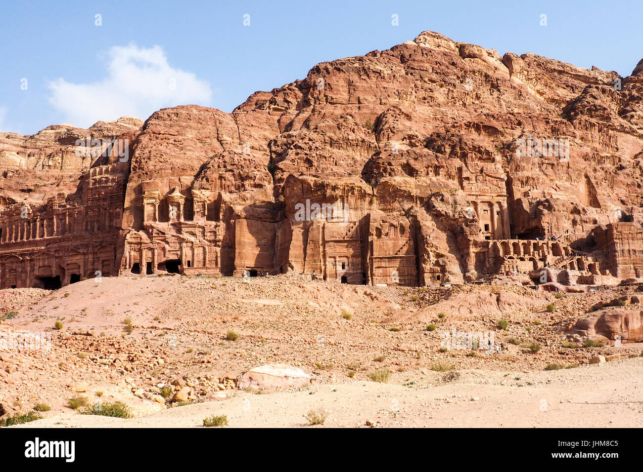 Antike nabatäische Ruinen geschnitzt in den Klippen von Petra, Jordanien. Stockfoto