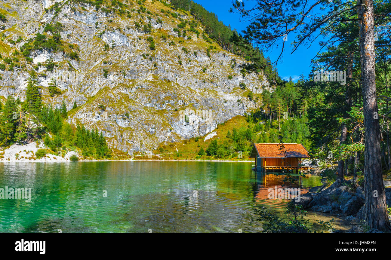 Helle Farben der Herbst n österreichischen Alpenseen Stockfoto