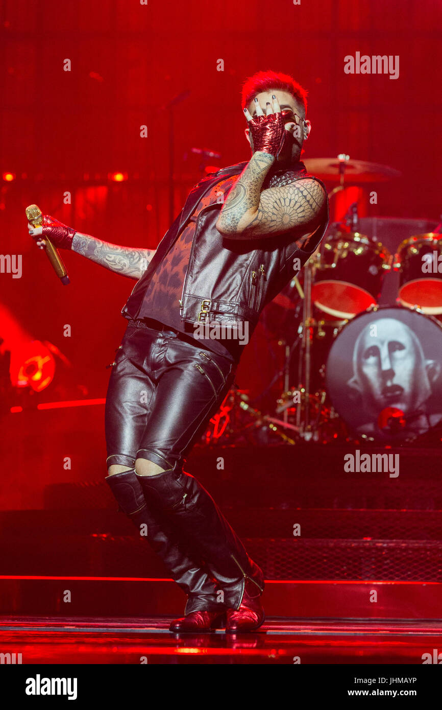 Chicago, Illinois, USA. 13. Juli 2017. ADAM LAMBERT der Königin im United Center in Chicago, Illinois Credit: Daniel DeSlover/ZUMA Draht/Alamy Live-Nachrichten Stockfoto