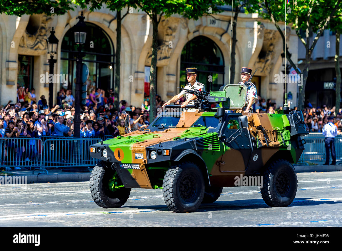 Paris, Frankreich. 14 Maschinenbautag 17. Französischer Militär und Polizei setzen auf eine starke Anzeige auf der Bastille Day Parade. Bildnachweis: Samantha Ohlsen/Alamy Live-Nachrichten Stockfoto