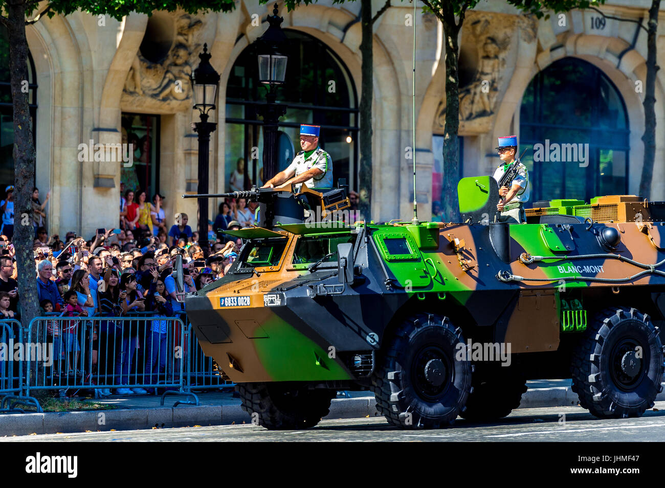 Paris, Frankreich. 14 Maschinenbautag 17. Französischer Militär und Polizei setzen auf eine starke Anzeige auf der Bastille Day Parade. Bildnachweis: Samantha Ohlsen/Alamy Live-Nachrichten Stockfoto