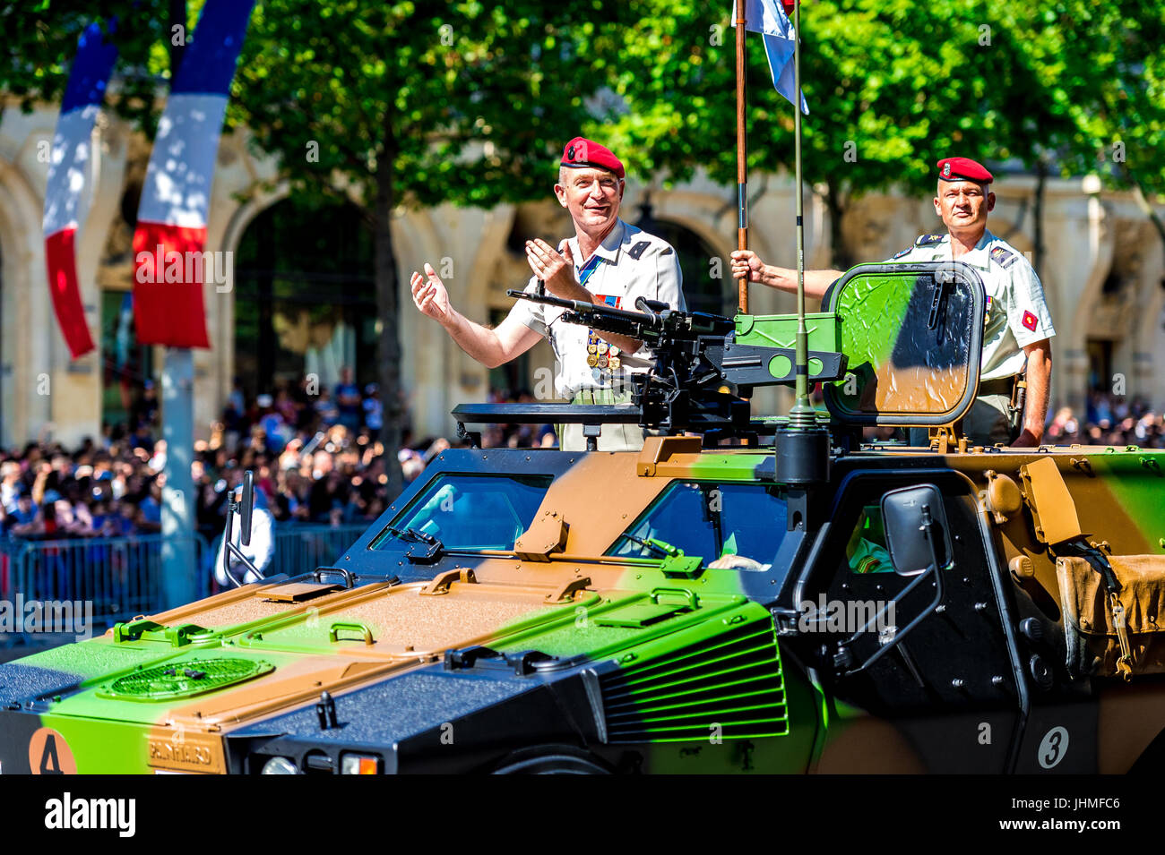 Paris, Frankreich. 14 Maschinenbautag 17. Französischer Militär und Polizei setzen auf eine starke Anzeige auf der Bastille Day Parade. Bildnachweis: Samantha Ohlsen/Alamy Live-Nachrichten Stockfoto