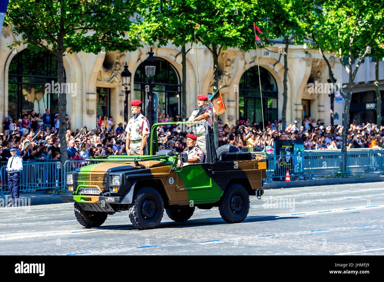 Paris, Frankreich. 14 Maschinenbautag 17. Französischer Militär und Polizei setzen auf eine starke Anzeige auf der Bastille Day Parade. Bildnachweis: Samantha Ohlsen/Alamy Live-Nachrichten Stockfoto