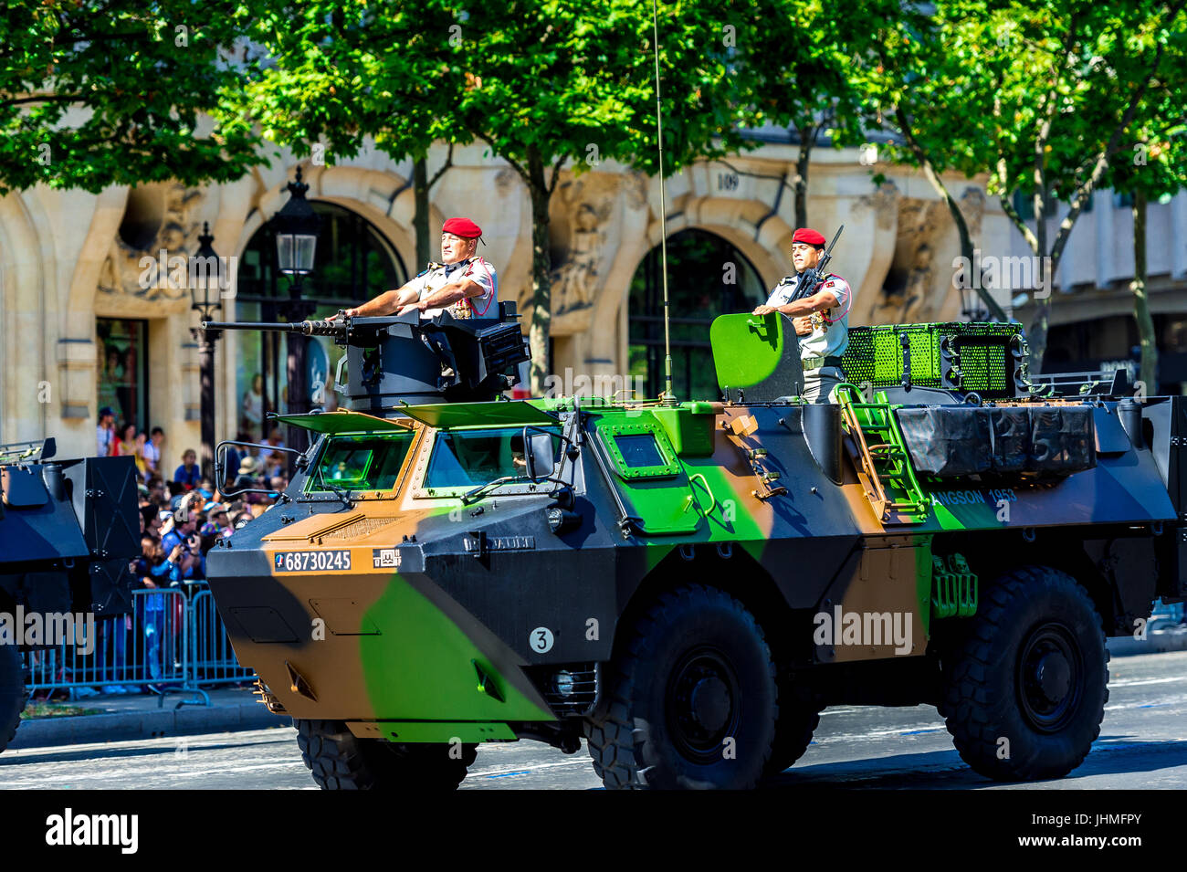 Paris, Frankreich. 14 Maschinenbautag 17. Französischer Militär und Polizei setzen auf eine starke Anzeige auf der Bastille Day Parade. Bildnachweis: Samantha Ohlsen/Alamy Live-Nachrichten Stockfoto